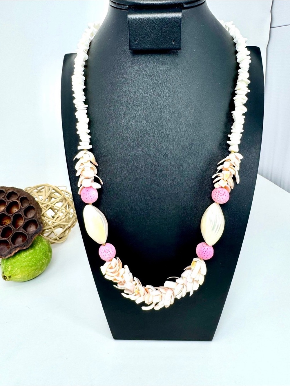 Vintage Hawaiian Pink & White Shell Statement Necklace – Mother of Pearl & Coral